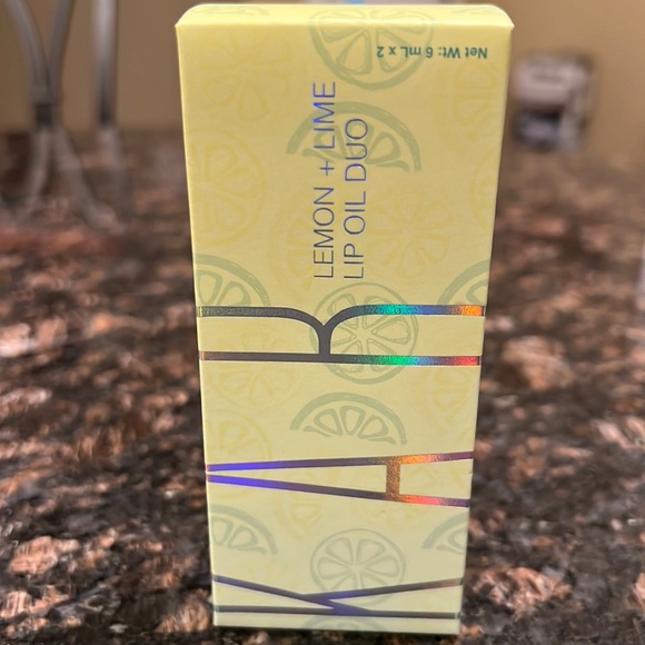 KAB Cosmetics/ Lemon & Lime Lip Oil Duo - Picture 1 of 2